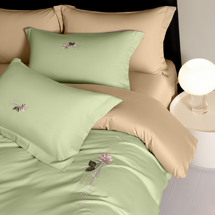 91家纺网 家纺一手货源 找家纺 秀色家纺 2025新款轻奢60支贡缎长绒纯棉四件套全棉简约清新刺绣花被套床单高级感 莺茶绿+香槟金