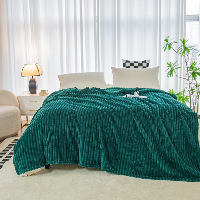 91家纺网 家纺一手货源 找家纺 卡琪曼 2024新款高克重魔法绒牛奶绒毛毯毯子 墨绿