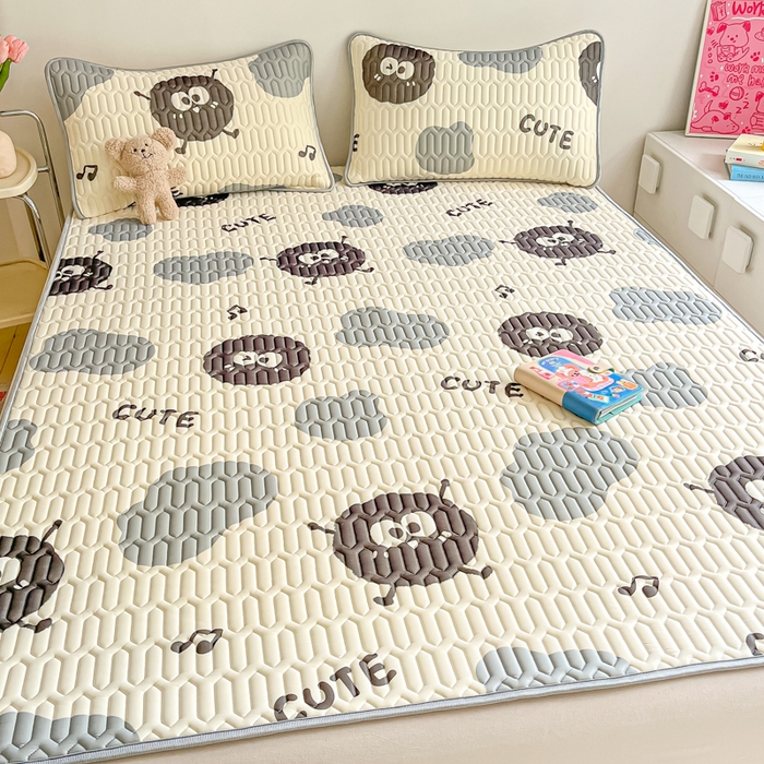 91家纺网 家纺一手货源 找家纺 沐慕 2024新款小清新印花乳胶凉席 黑球球