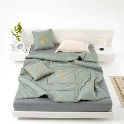 91家纺网 家纺一手货源 找家纺 吉利家居 2024新款全棉抱枕被四季款 中灰