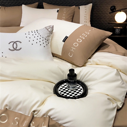 91家纺网 家纺一手货源 找家纺 凯磊 2024新款简约家居.刺绣纯色拼色四件套--伊可系列（拍法一） 峰白+木咖