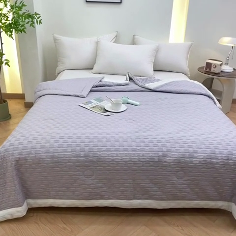 91家纺网 家纺一手货源 找家纺 爱宝被业 2025新款华夫格提花针织棉纤维夏被 绅士灰