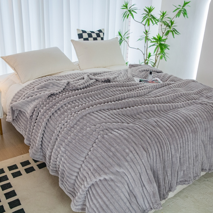 91家纺网 家纺一手货源 找家纺 卡琪曼 2024新款高克重魔法绒牛奶绒毛毯毯子 浅灰