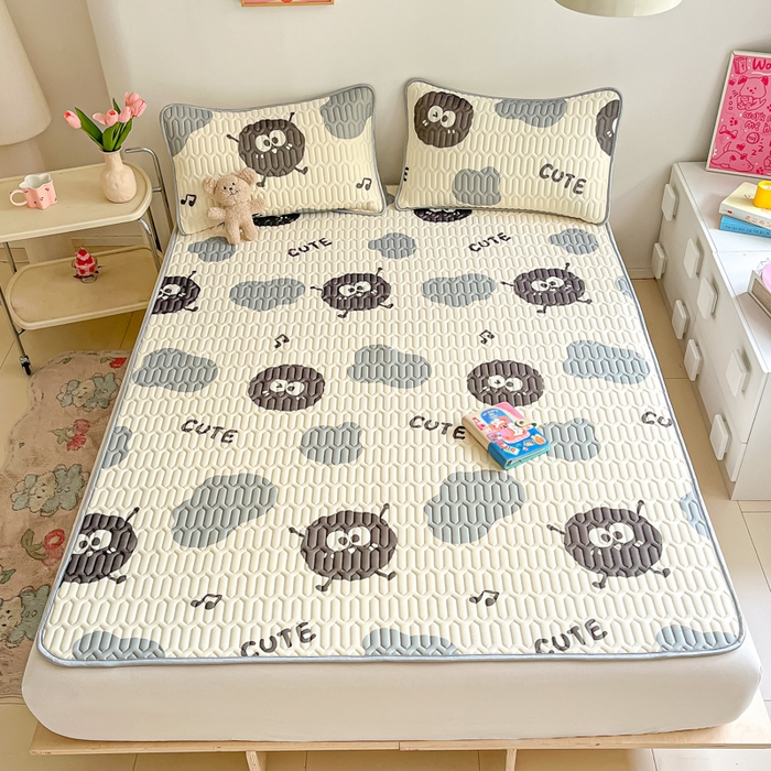 91家纺网 家纺一手货源 找家纺 沐慕 2024新款小清新印花乳胶凉席 黑球球