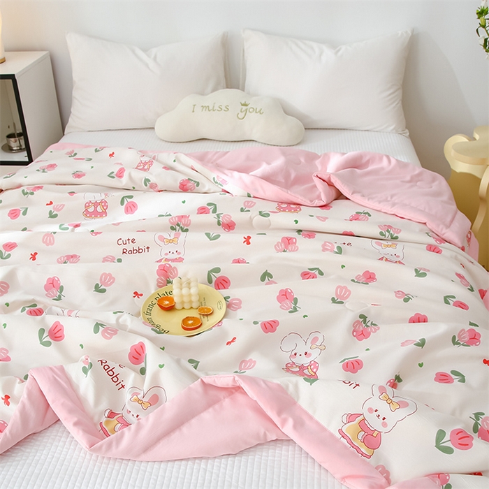 91家纺网 家纺一手货源 找家纺 爱宝被业 2025新款水洗棉麻双层纱夏凉被 花园兔