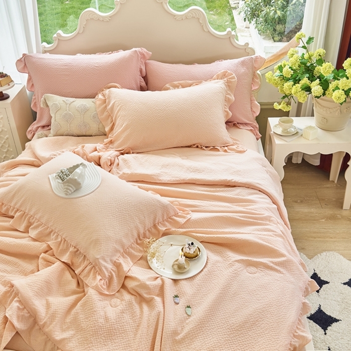 91家纺网 家纺一手货源 找家纺 米菲 2024新款泡泡棉纯色花边款夏被夏被四件套 樱花粉