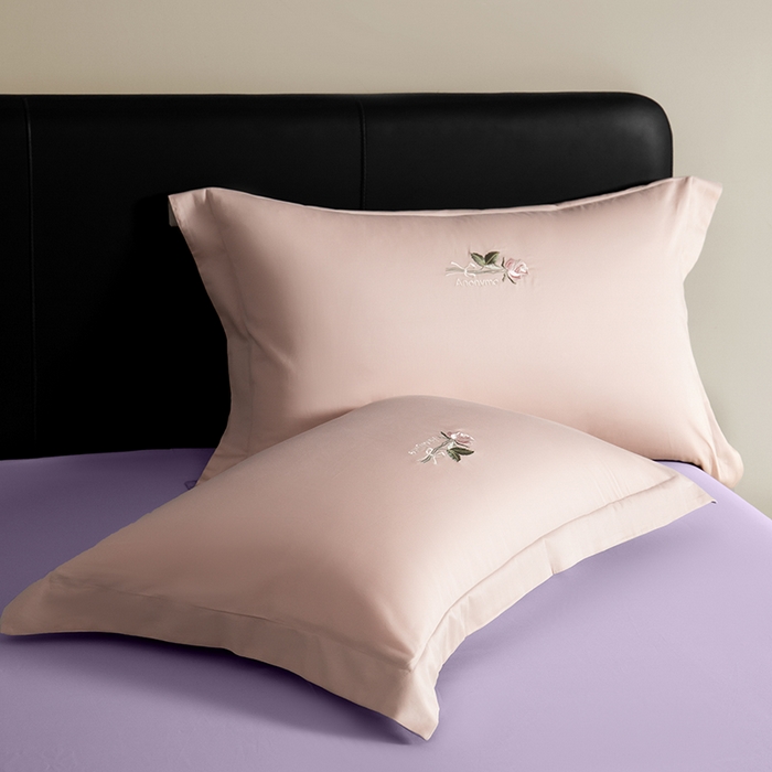 91家纺网 家纺一手货源 找家纺 秀色家纺 2025新款轻奢60支贡缎长绒纯棉四件套全棉简约清新刺绣花被套床单高级感 茱萸粉+丁香