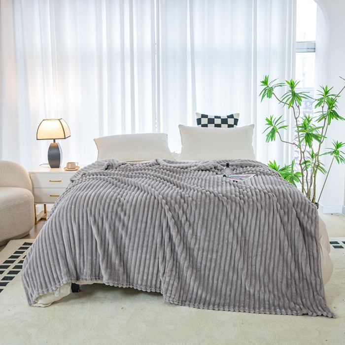 91家纺网 家纺一手货源 找家纺 卡琪曼 2024新款高克重魔法绒牛奶绒毛毯毯子 浅灰