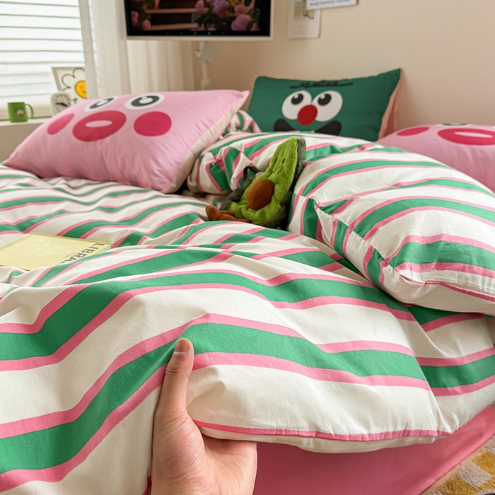 91家纺网 家纺一手货源 找家纺 2024新款大版枕套数码印花全棉四件套 糖果条纹