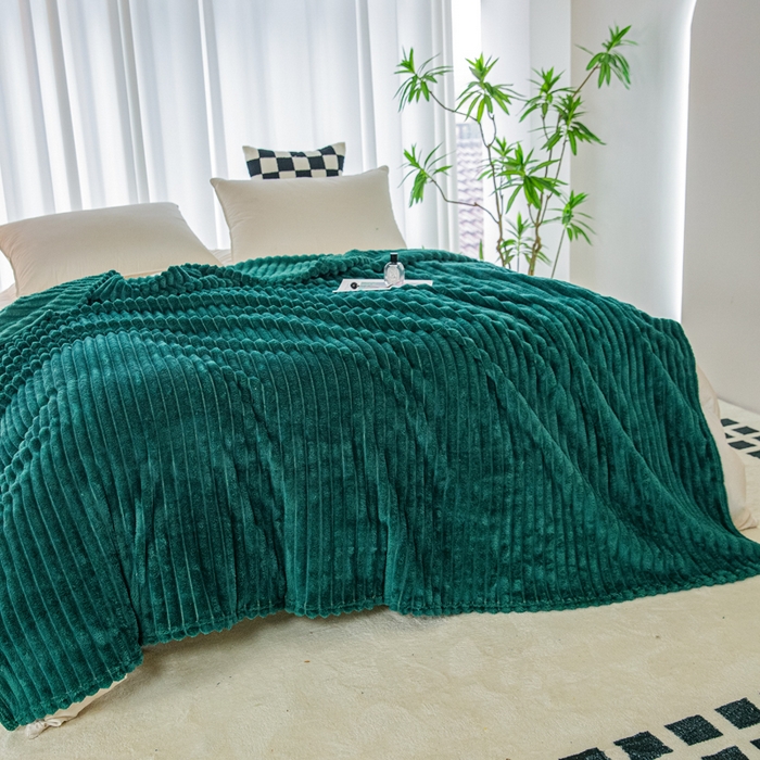 91家纺网 家纺一手货源 找家纺 卡琪曼 2024新款高克重魔法绒牛奶绒毛毯毯子 墨绿