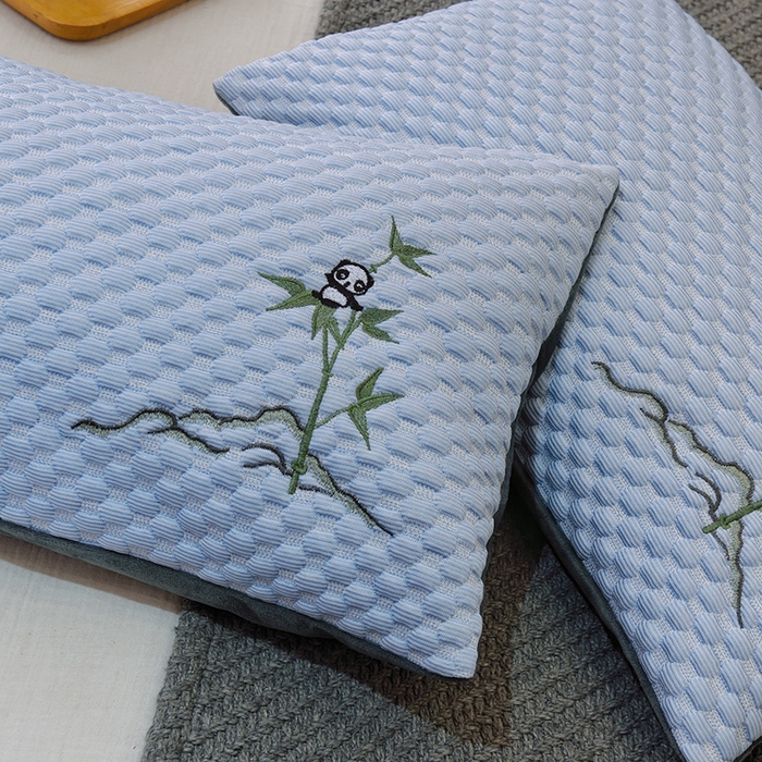 91家纺网 家纺一手货源 找家纺  2025新款凉感席夏季冰藤枕茶叶枕 熊猫凉豆枕