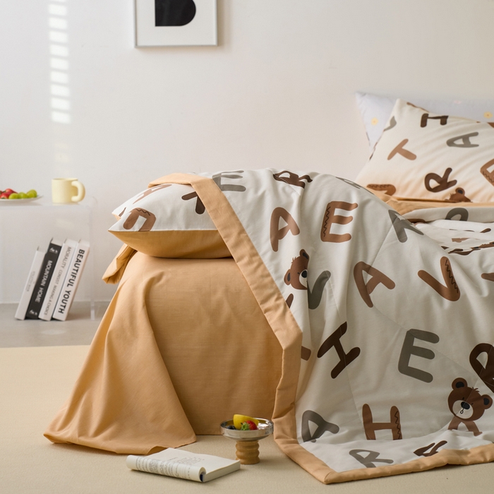 91家纺网 家纺一手货源 找家纺 莱福仕家纺 2022  全棉喷气夏被四件套字母熊