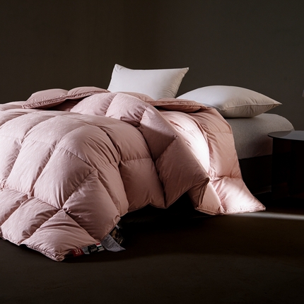 91家纺网 家纺一手货源 找家纺 华盛羽绒被 2024新款高精密全棉静音白鹅绒被春秋被冬被 浪潮经典豆沙