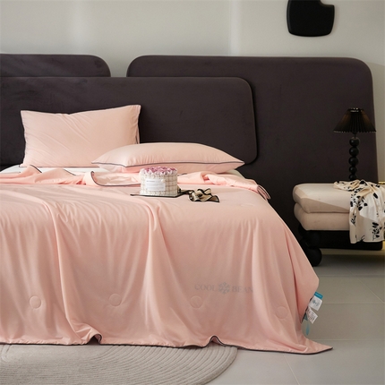 91家纺网 家纺一手货源 找家纺 头等舱 2025新款八星凉感A类提花大豆抗菌夏被 嫩粉