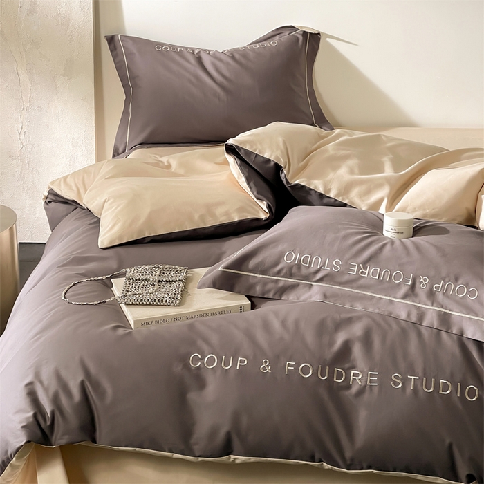 91家纺网 家纺一手货源 找家纺 荣轩家居 2024新款全棉字母一字绣古里系列四件套 古里-摩卡