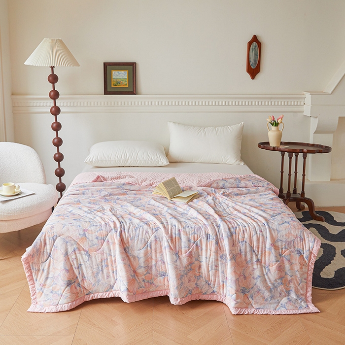 91家纺网 家纺一手货源 找家纺 鑫顺欣 2025新款A类凉感冰丝豆豆印花夏被 初遇 粉