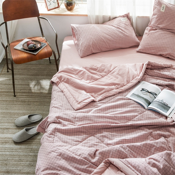 91家纺网 家纺一手货源 找家纺 北欧良品 水洗棉夏被四件套水洗棉空调被夏凉被无印良品-小粉格