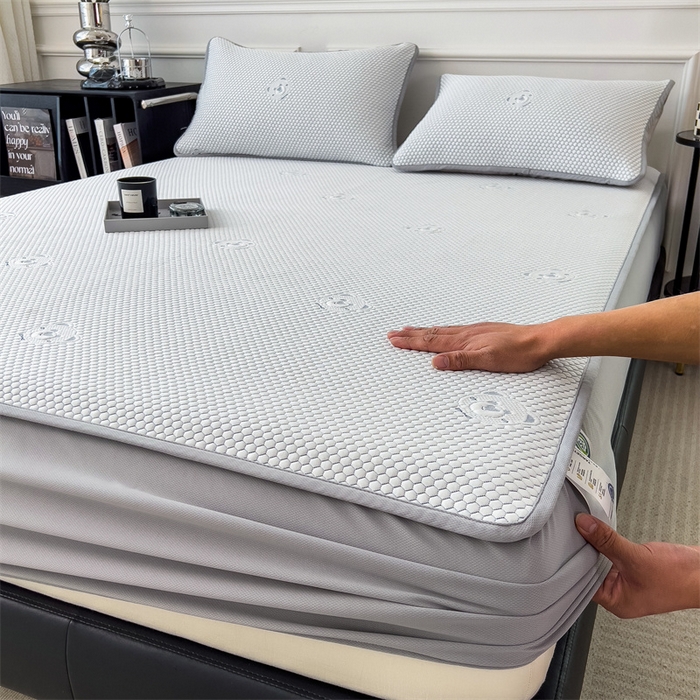 91家纺网 家纺一手货源 找家纺 鑫姿席业 2025新款抗菌凉豆豆提花床笠款凉席-小熊系列  冰豆豆熊猫系列-床笠款 星空蓝