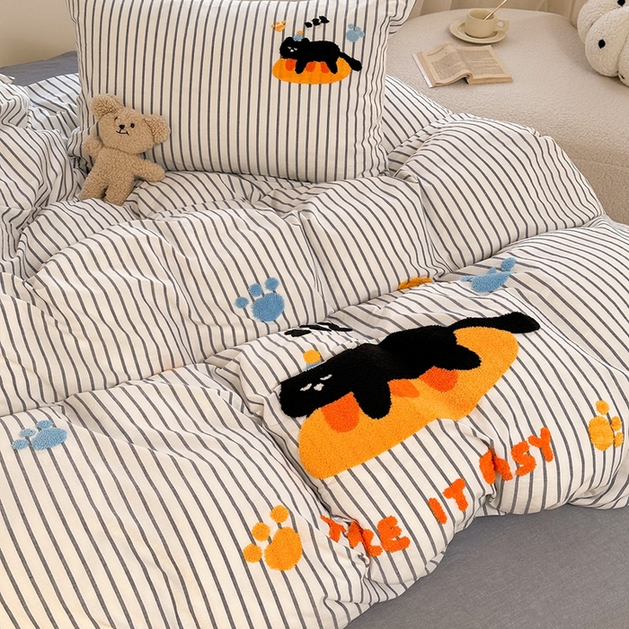 91家纺网 家纺一手货源 找家纺 洋铭区（原狠狠爱） 2024新款色织水洗棉毛巾绣四件套 趴趴猫