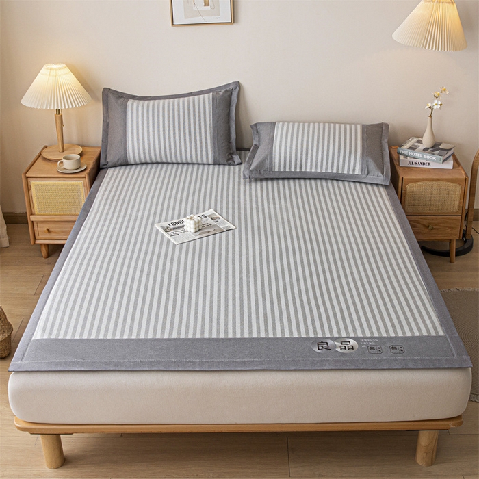 91家纺网 家纺一手货源 找家纺 启程 2024新款600D数码印花凉感冰藤席系列 灰竖条-冰藤席