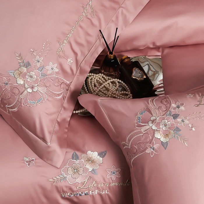 91家纺网 家纺一手货源 找家纺 U品汇 2024新款120支60s双股贡缎长绒棉重工刺绣花纯棉全棉四件套 花澜韵 -豆沙
