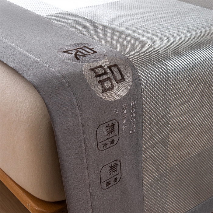 91家纺网 家纺一手货源 找家纺 启程 2024新款600D数码印花凉感冰藤席系列 灰大格-冰藤席