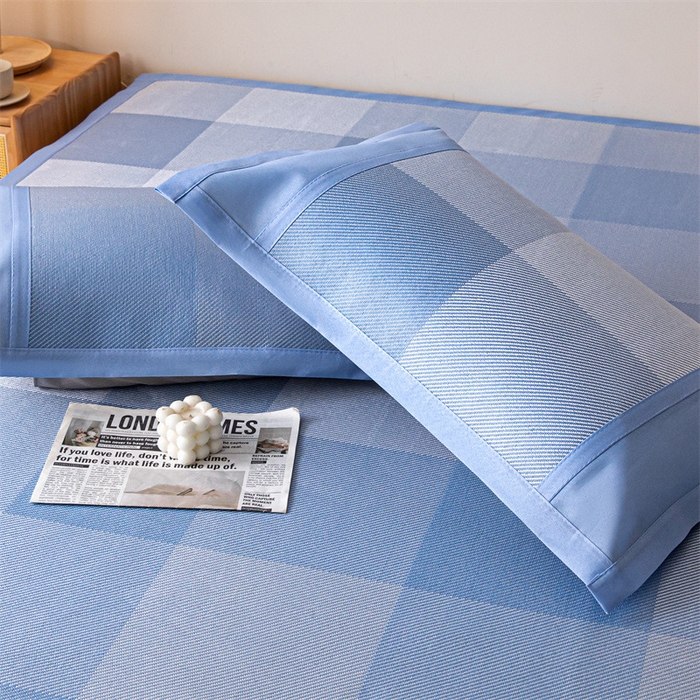 91家纺网 家纺一手货源 找家纺 启程 2024新款600D数码印花凉感冰藤席系列 蓝大格-冰藤席