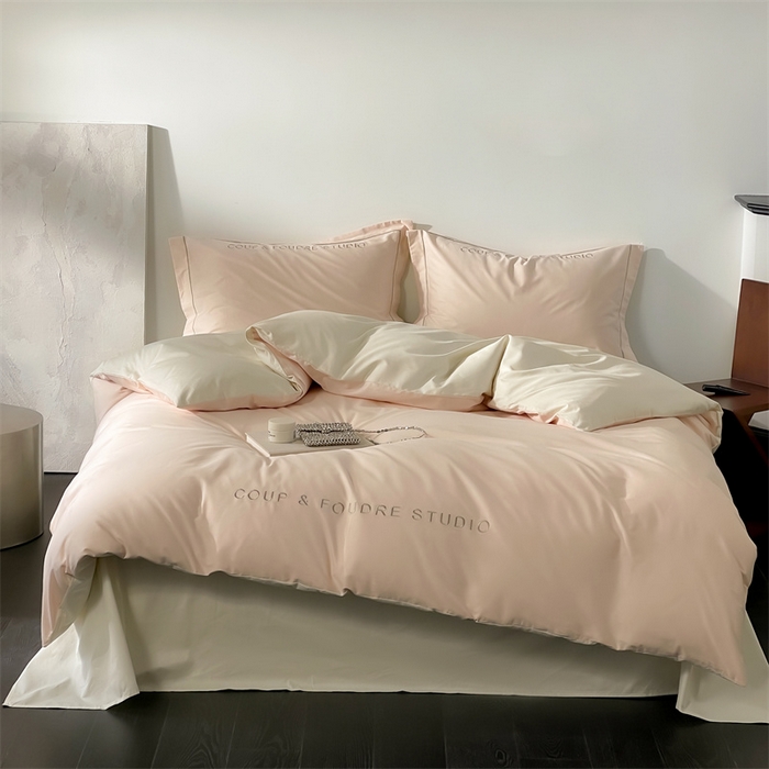 91家纺网 家纺一手货源 找家纺 荣轩家居 2024新款全棉字母一字绣古里系列四件套 古里-午后奶茶