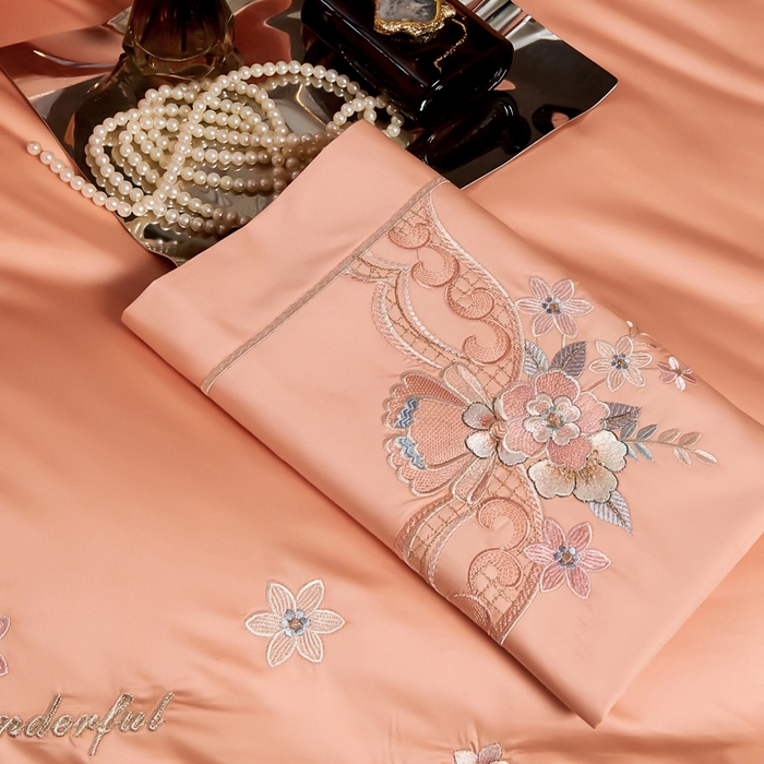 91家纺网 家纺一手货源 找家纺 U品汇 2024新款120支60s双股贡缎长绒棉重工刺绣花纯棉全棉四件套 花澜韵-西柚色