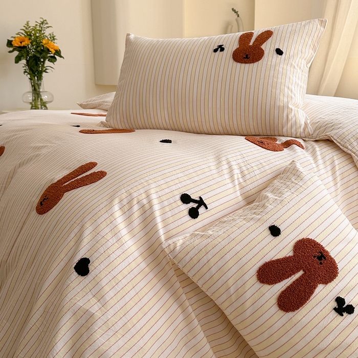 91家纺网 家纺一手货源 找家纺 洋铭区（原狠狠爱） 2024新款色织水洗棉毛巾绣四件套 咖啡兔