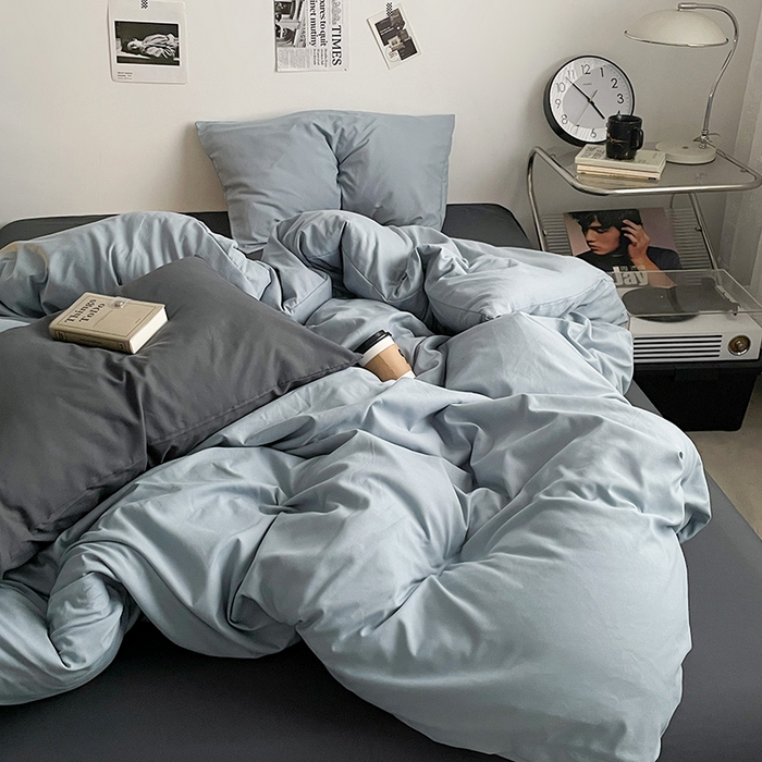 91家纺网 家纺一手货源 找家纺 思诺羽床笠 2024新款水洗棉纯色混搭四件套系列 雾蓝+高级灰