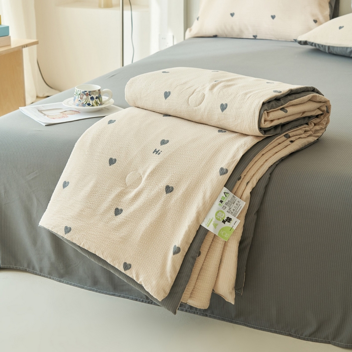 91家纺网 家纺一手货源 找家纺 畅销被业 2024新款A类泡芙棉印花夏被 心心相印