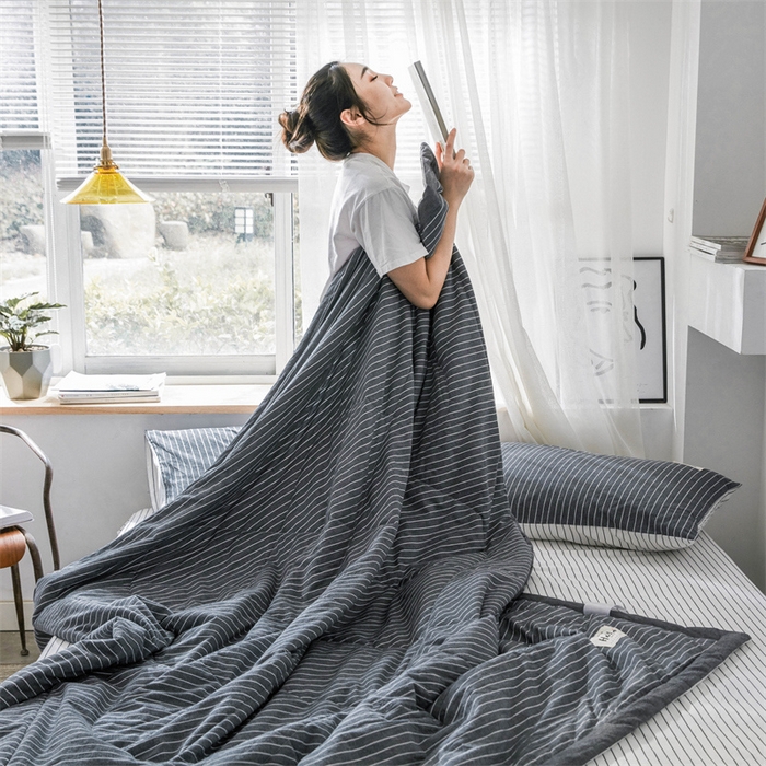 91家纺网 家纺一手货源 找家纺 北欧良品 水洗棉夏被四件套水洗棉空调被夏凉被无印良品-灰白细条双拼