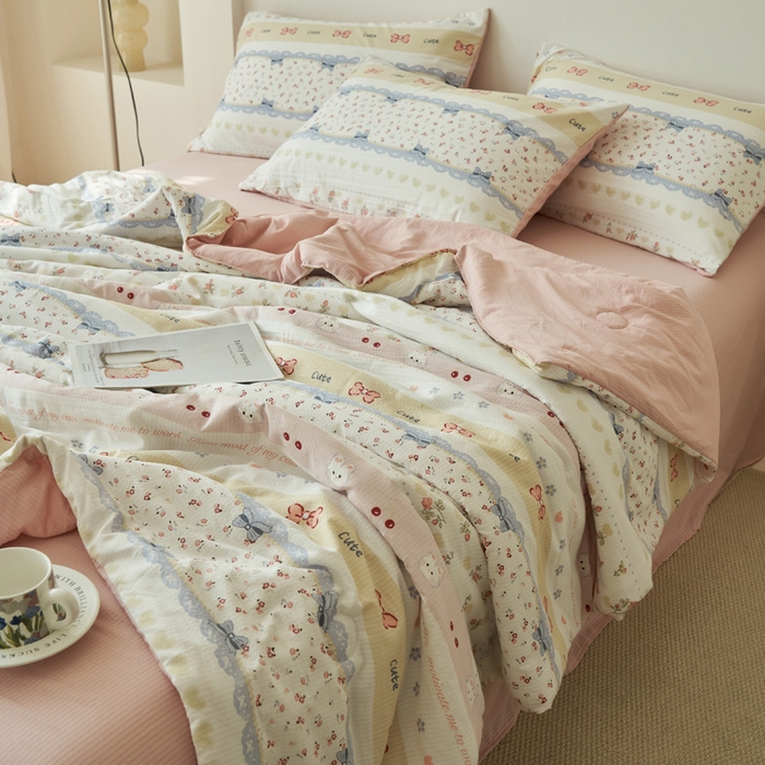 91家纺网 家纺一手货源 找家纺 畅销被业 2024新款A类泡芙棉印花夏被 蝴蝶结小兔