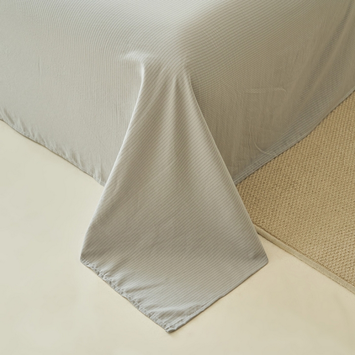 91家纺网 家纺一手货源 找家纺 畅销被业 2024新款A类泡芙棉印花夏被 灰格小熊