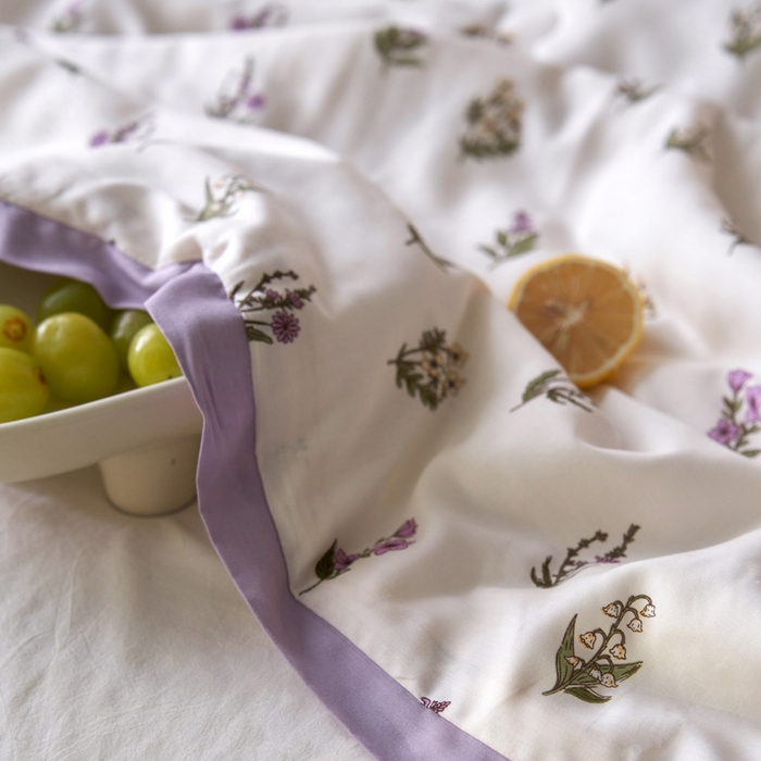 91家纺网 家纺一手货源 找家纺 莱福仕家纺 2024新款莫代尔印花夏被 安娜紫