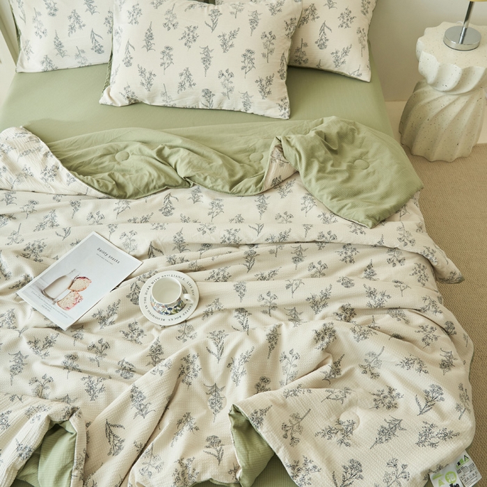 91家纺网 家纺一手货源 找家纺 畅销被业 2024新款A类泡芙棉印花夏被 清风林