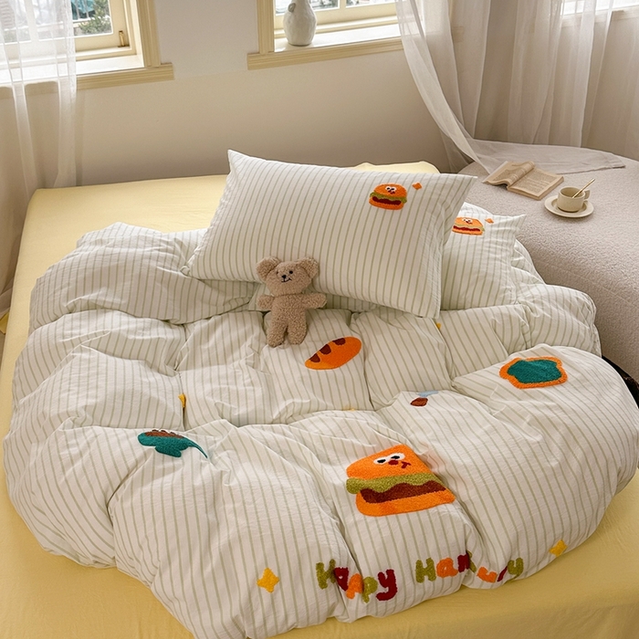 91家纺网 家纺一手货源 找家纺 洋铭区（原狠狠爱） 2024新款色织水洗棉毛巾绣四件套 可爱堡