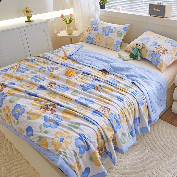 91家纺网 家纺一手货源 找家纺 金柚子2024新款全棉印花夏凉被 俏皮松鼠-蓝