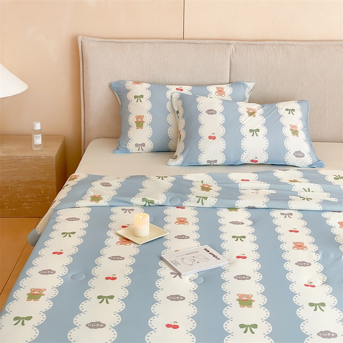 91家纺网 家纺一手货源 找家纺 头等舱 2025新款针织棉凉感氨纶A类印华大豆抗菌夏被 小熊伴嫁