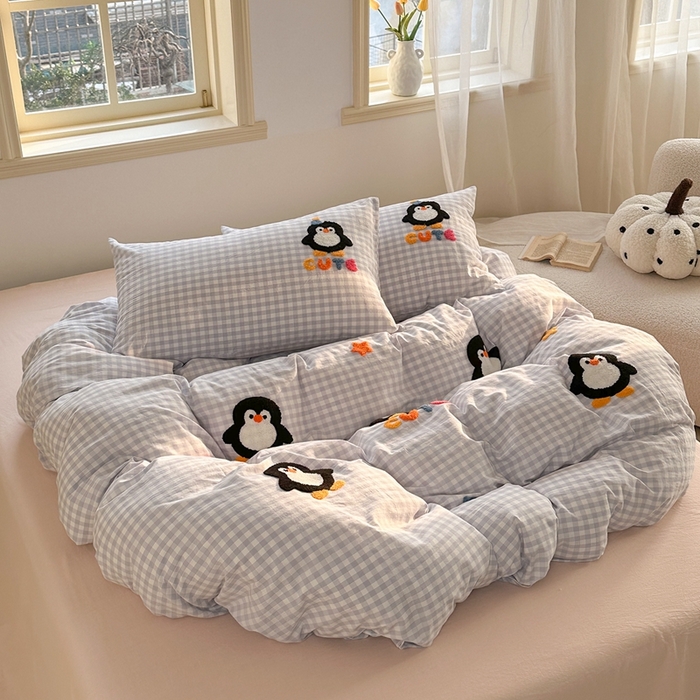 91家纺网 家纺一手货源 找家纺 洋铭区（原狠狠爱） 2024新款色织水洗棉毛巾绣四件套 星星企鹅