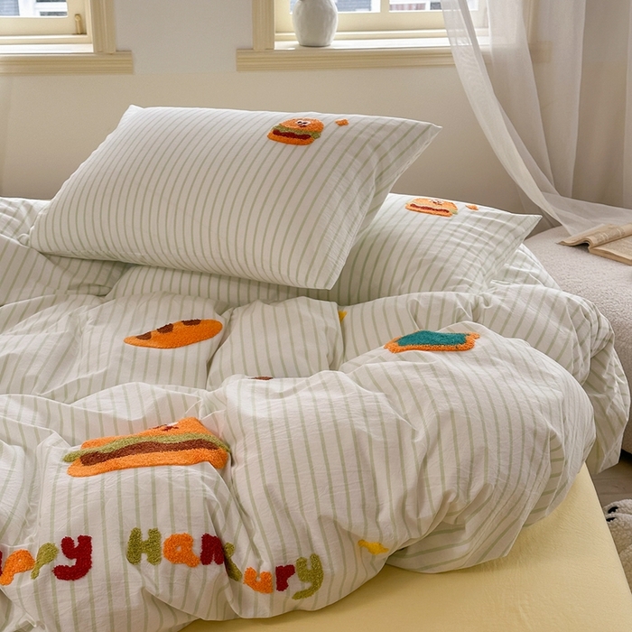 91家纺网 家纺一手货源 找家纺 洋铭区（原狠狠爱） 2024新款色织水洗棉毛巾绣四件套 可爱堡