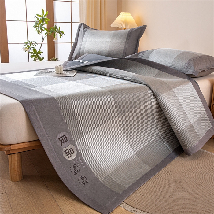 91家纺网 家纺一手货源 找家纺 启程 2024新款600D数码印花凉感冰藤席系列 灰大格-冰藤席