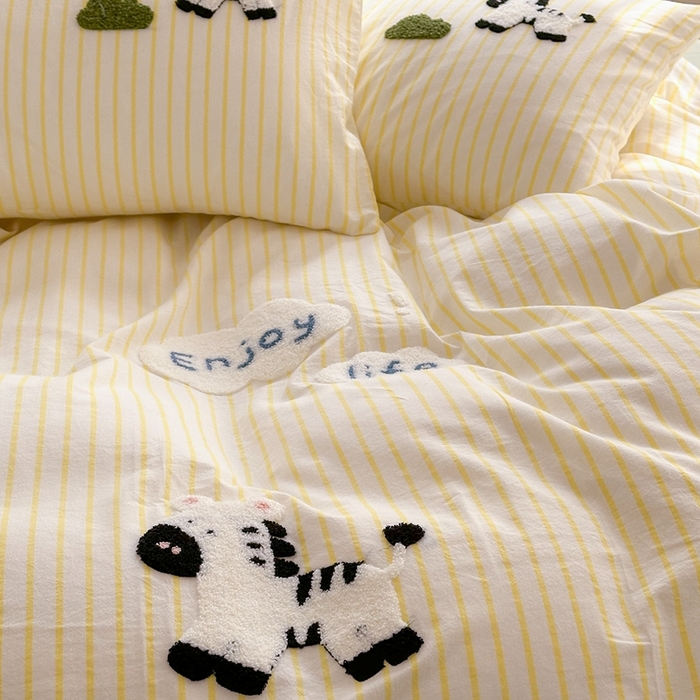 91家纺网 家纺一手货源 找家纺 洋铭区（原狠狠爱） 2024新款色织水洗棉毛巾绣四件套 小斑马