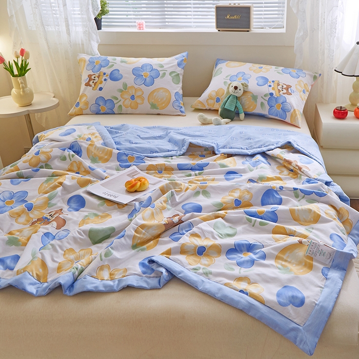 91家纺网 家纺一手货源 找家纺 金柚子2024新款全棉印花夏凉被 俏皮松鼠-蓝