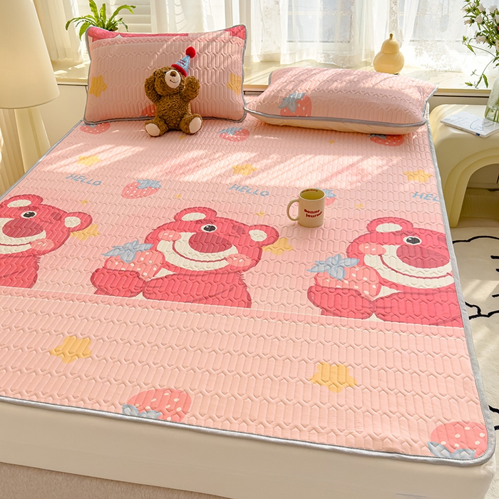 91家纺网 家纺一手货源 找家纺 伊人坊 2024新款A类凉感丝乳胶凉席三件套 草莓熊