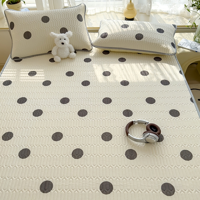 91家纺网 家纺一手货源 找家纺 伊人坊 2024新款A类凉感丝乳胶凉席三件套 黑色波点