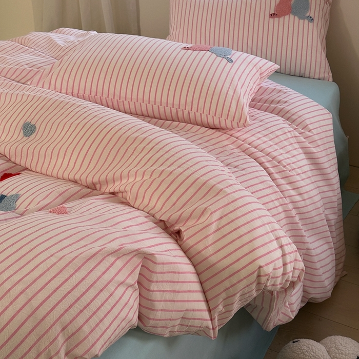 91家纺网 家纺一手货源 找家纺 洋铭区（原狠狠爱） 2024新款色织水洗棉毛巾绣四件套 甜蜜猫