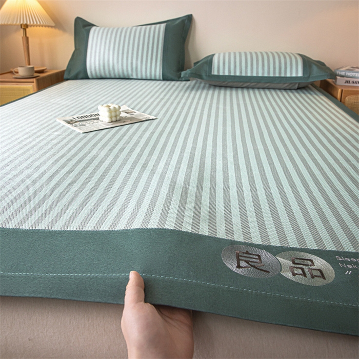 91家纺网 家纺一手货源 找家纺 启程 2024新款600D数码印花凉感冰藤席系列 绿竖条-冰藤席