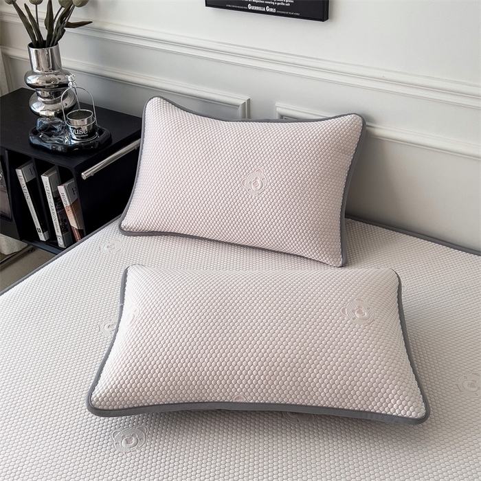 91家纺网 家纺一手货源 找家纺 鑫姿席业 2025新款抗菌凉豆豆提花床笠款凉席-小熊系列  冰豆豆熊猫系列-床笠款 蜜桃粉